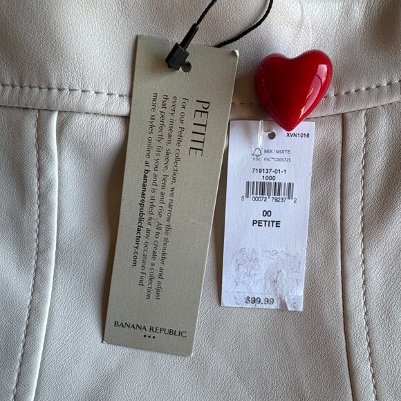 Banana Republic Skirt. NWT. Size 00. Cream. Fabric 100% Polyester. - Picture 3 of 7